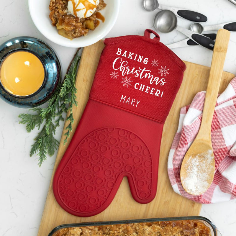 https://www.qualtry.com/cdn/shop/products/staged_siliconeovenmitt_red_withcobbler_BakingPers_e4d031b4-ce88-4fb2-bf8b-cf828601f244_800x.jpg?v=1670524706